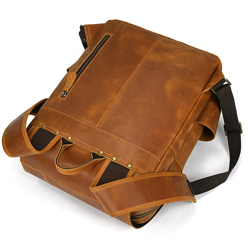 Mochila Executiva de Couro Legítimo Compacta Bege