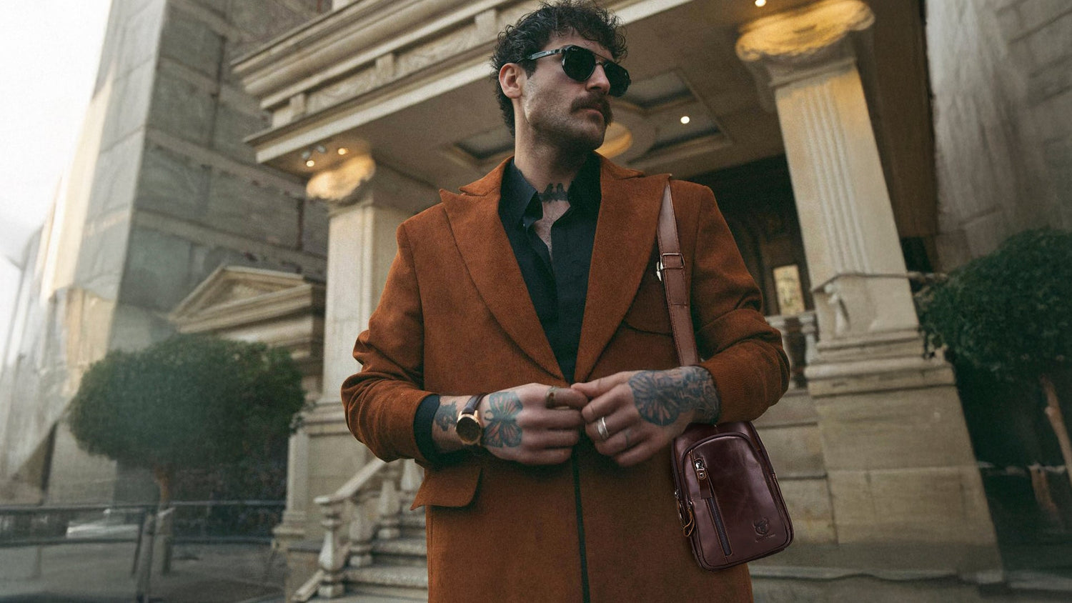 O que vestir com uma shoulder bag sem perder a elegância