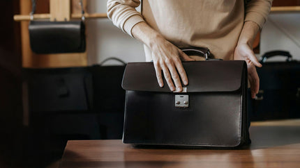 Como Cuidar de Couro Legítimo: Guia Prático para Manter os seus acessórios de couro impecáveis.