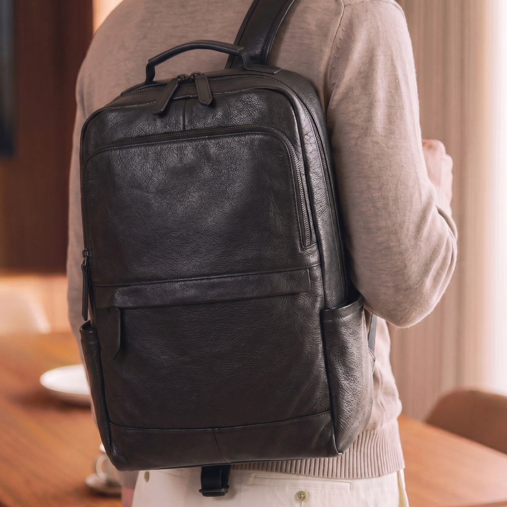 Mochila Executiva em Couro Legítimo Compacta Preto