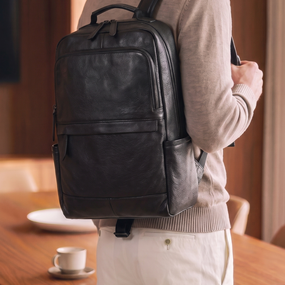 Mochila Executiva em Couro Legítimo Compacta Preto