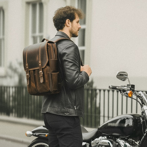 Mochila Executiva de Couro Legítimo Compacta Marrom Escuro