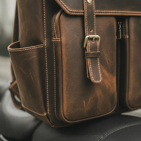 Mochila Executiva de Couro Legítimo Compacta Marrom Escuro